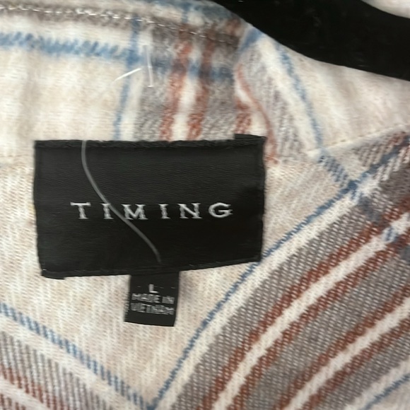 NWOT Timing Plaid Button Down Flannel Shacket Women's Size Large White Blue Tan - Picture 4 of 8